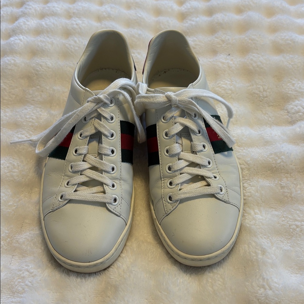 Gucci women’s sneakers excellent condition